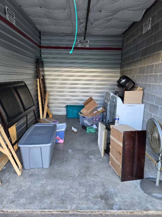 10 x 15 storage unit in Florissant, MO