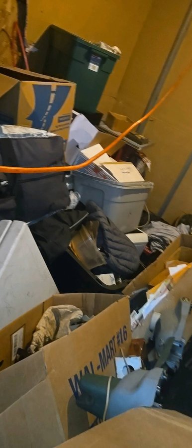 10 x 10 storage unit in Norwalk, CA