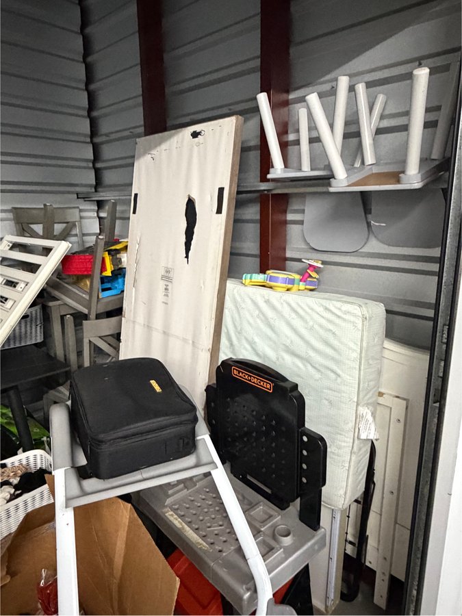 7 x 10 storage unit in Oxnard, CA