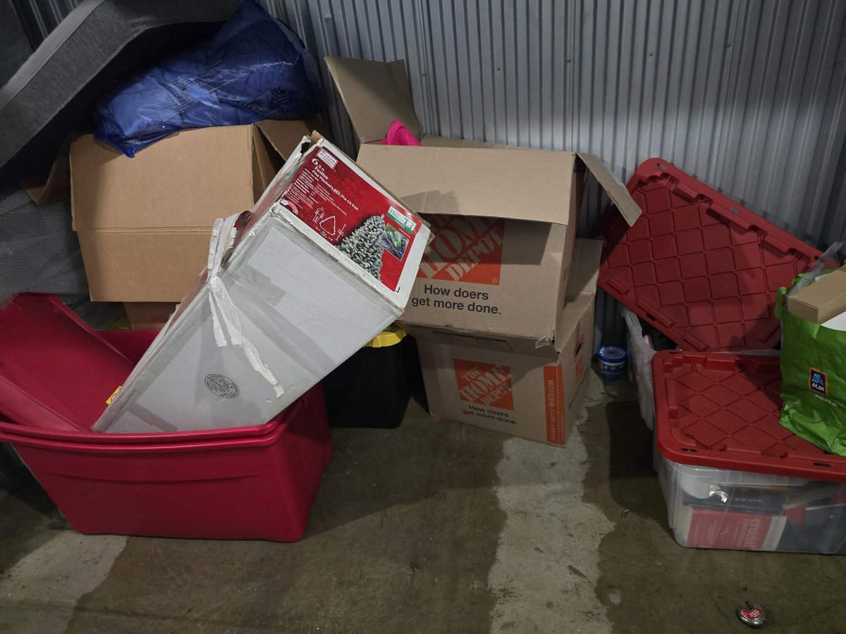 5 x 10 storage unit in Falls Church, VA