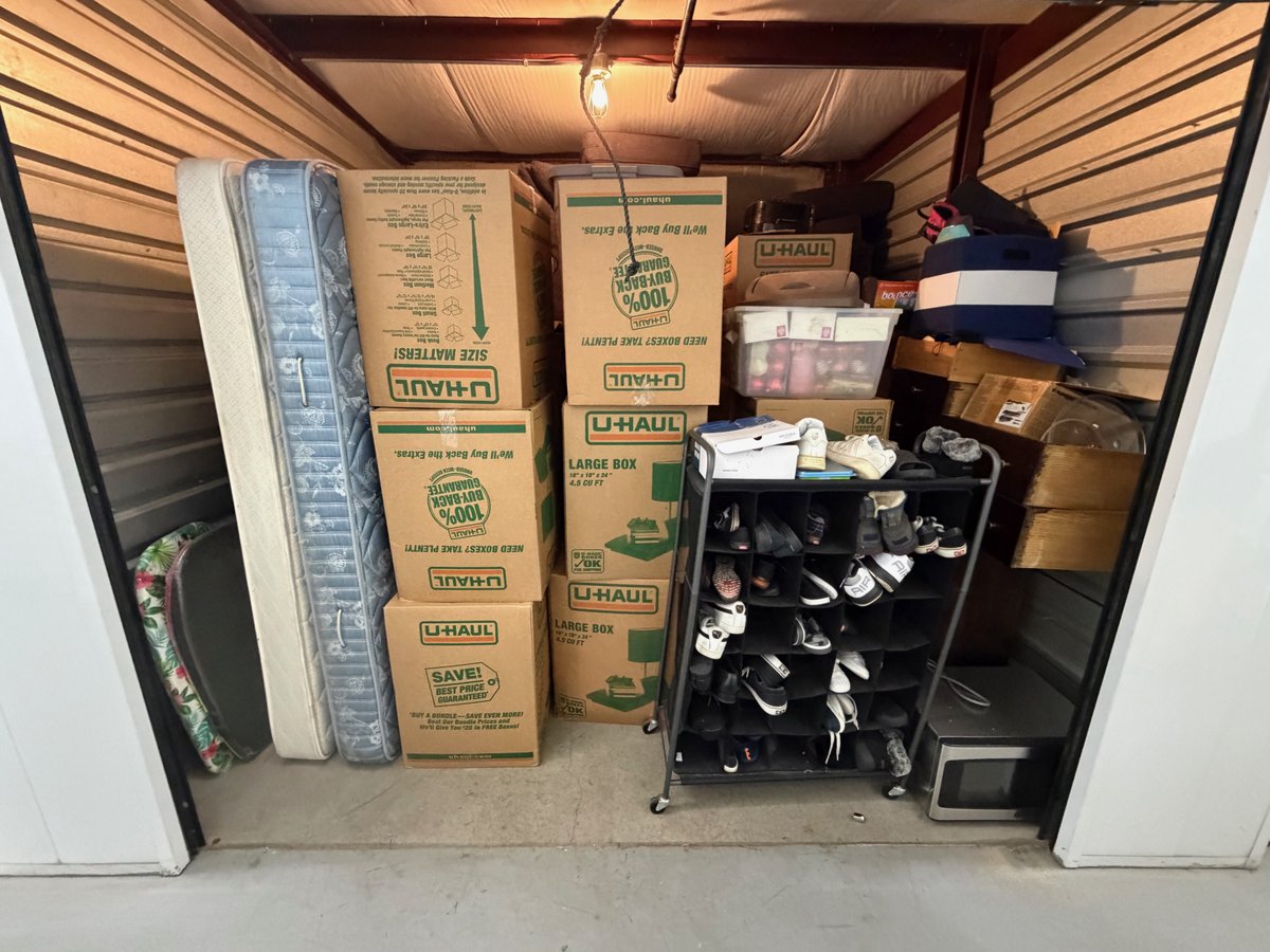 10 x 10 storage unit in Oxnard, CA