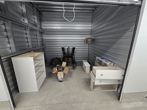 10 x 10 unit in Knoxville