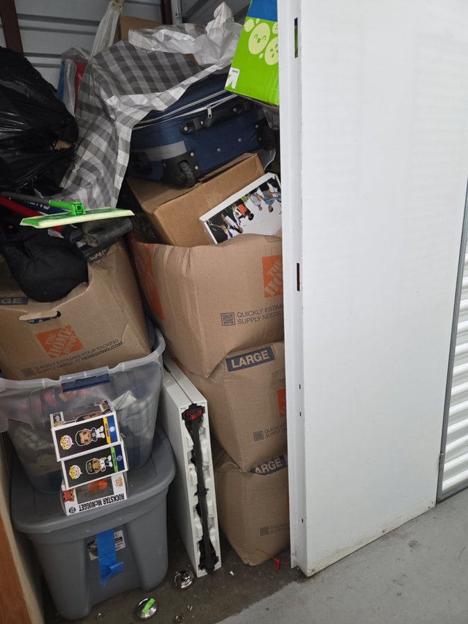 5 x 5 storage unit in Brentwood, NY