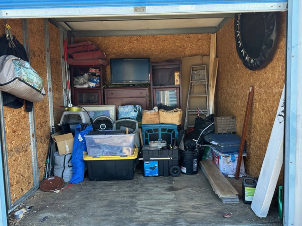 10 x 10 storage unit in Enumclaw, WA