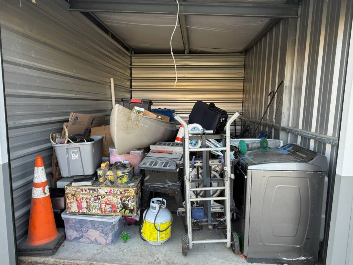 10 x 15 storage unit in Indianapolis, IN