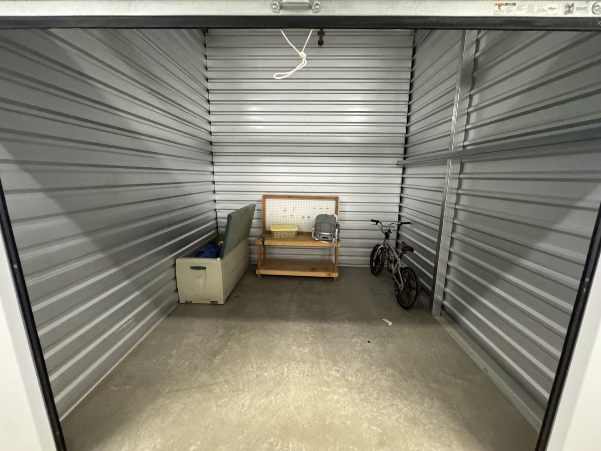 10 x 10 storage unit in Eastvale, CA