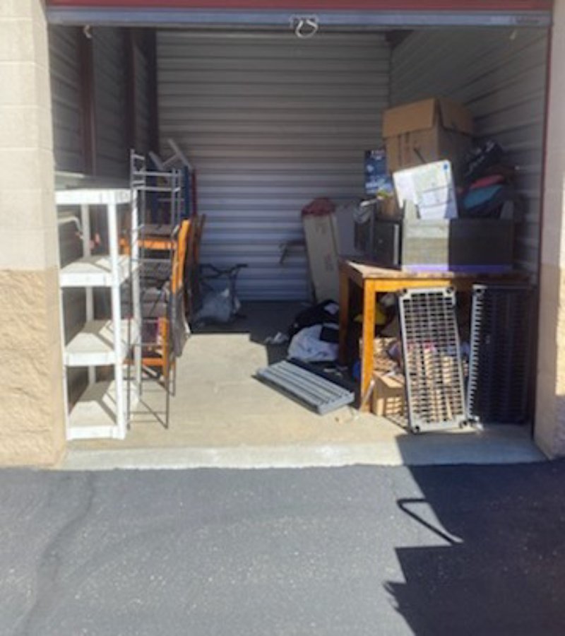 10 x 15 storage unit in Victorville, CA