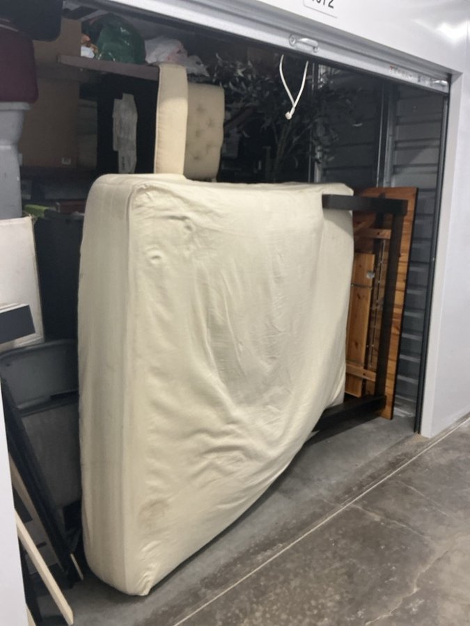 5 x 10 storage unit in Elk Grove, CA