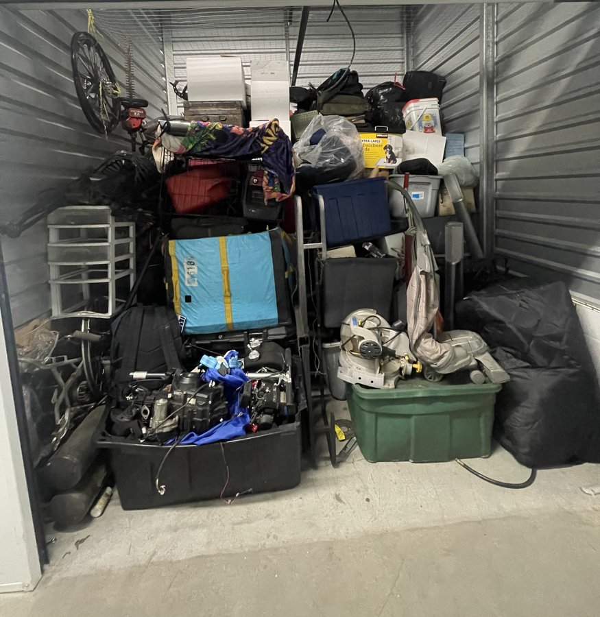 10 x 10 storage unit in Los Angeles, CA