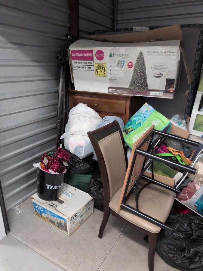 10 x 10 storage unit in Taylor, MI