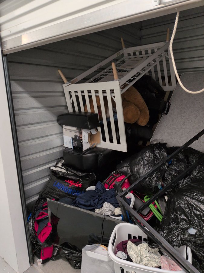 10 x 10 storage unit in Taylor, MI