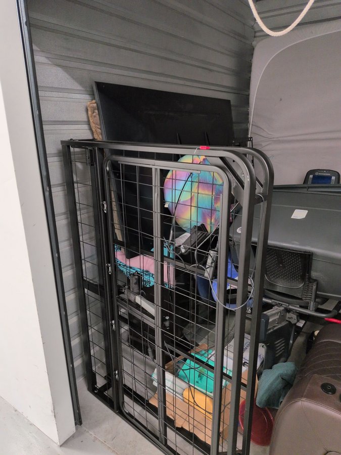 10 x 10 storage unit in Taylor, MI