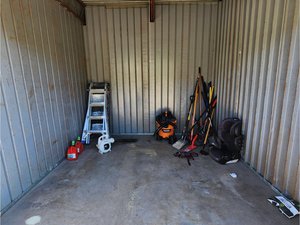 10 x 10 unit in Garland