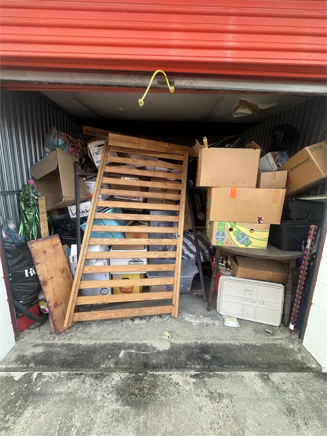 10 x 10 storage unit in Hudson, FL