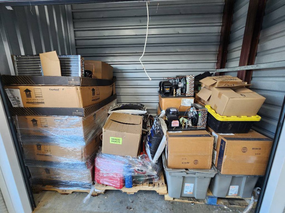 10 x 5 storage unit in Landover, MD