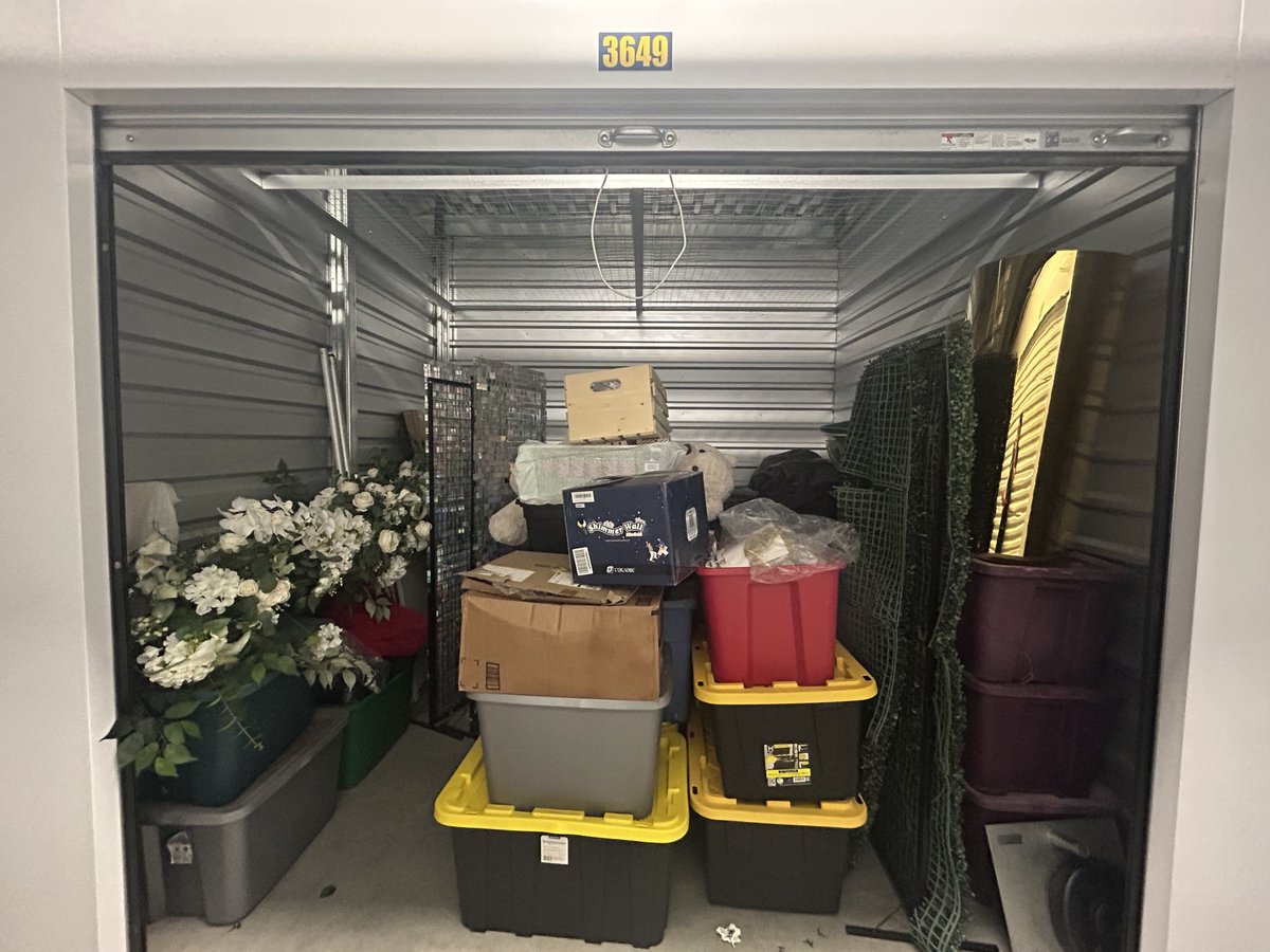 10 x 10 storage unit in South Gate, CA