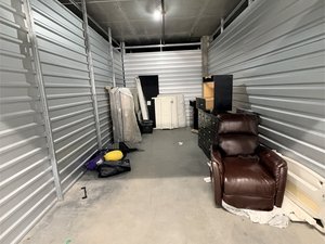 10 x 20 unit in Hawthorne