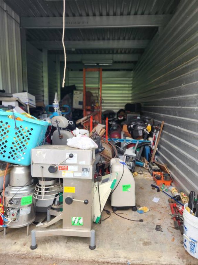 10 x 25 storage unit in Kenner, LA