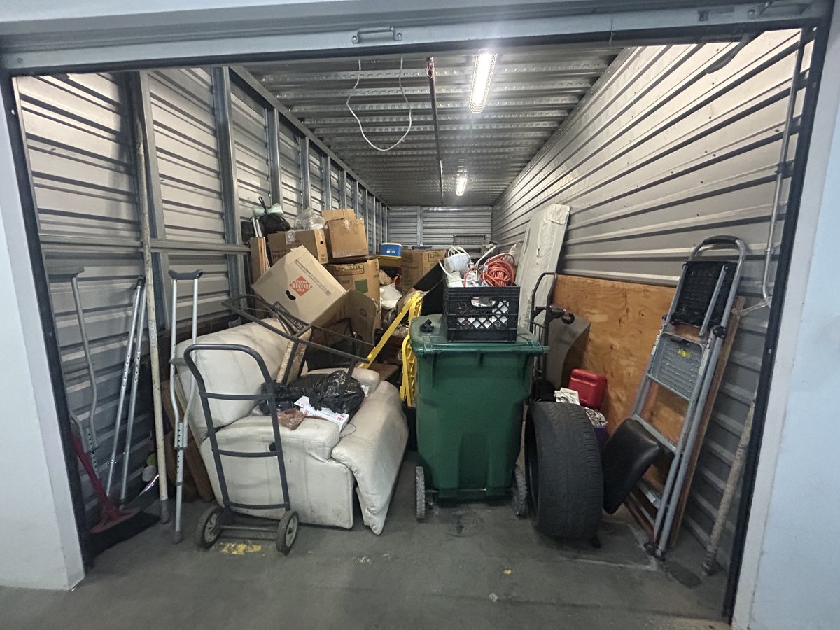 10 x 30 storage unit in South Gate, CA