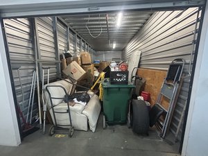 10 x 30 storage unit in South Gate, CA