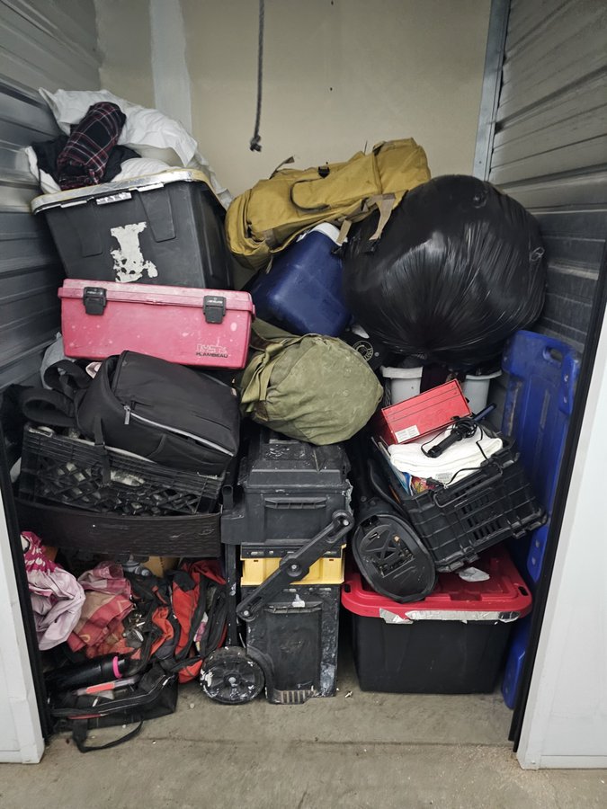 5 x 4 storage unit in Pomona, CA