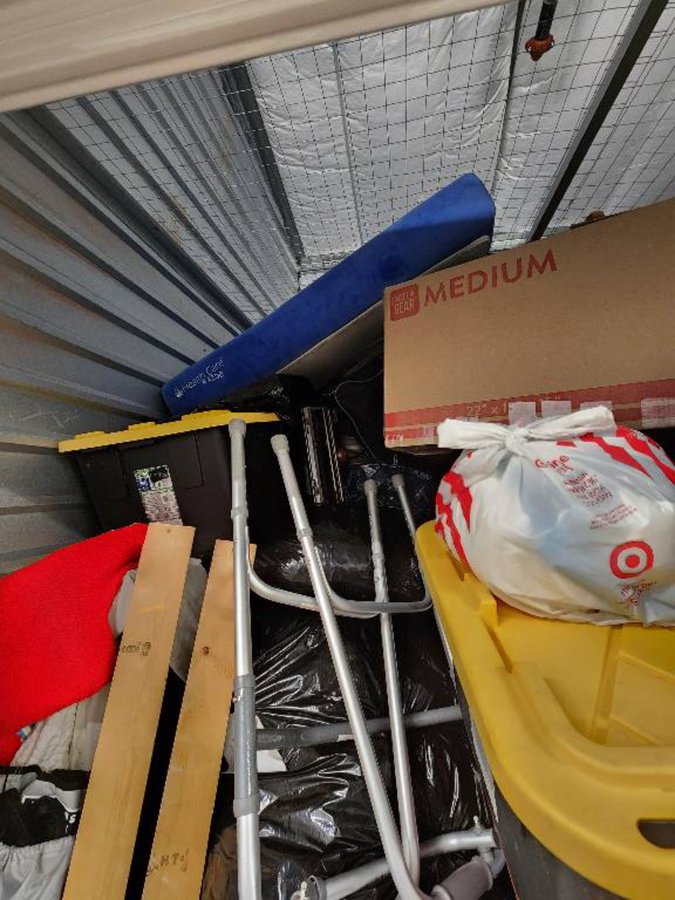10 x 10 storage unit in Sacramento, CA