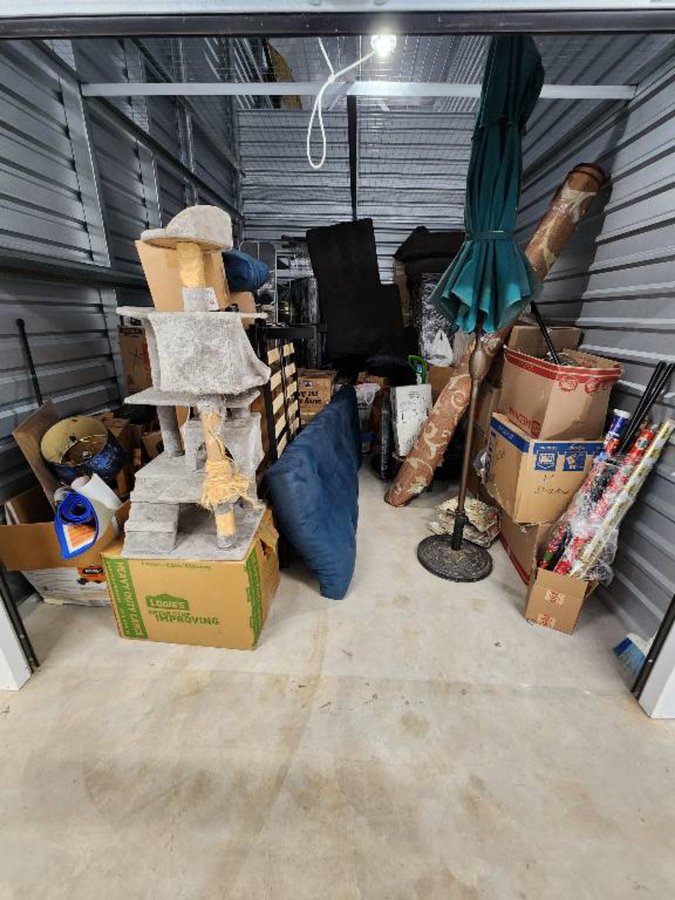 10 x 15 storage unit in Sacramento, CA