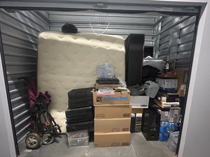 5 x 10 storage unit in South Gate, CA
