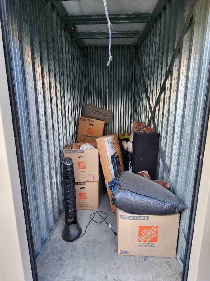 5 x 10 storage unit in Sacramento, CA