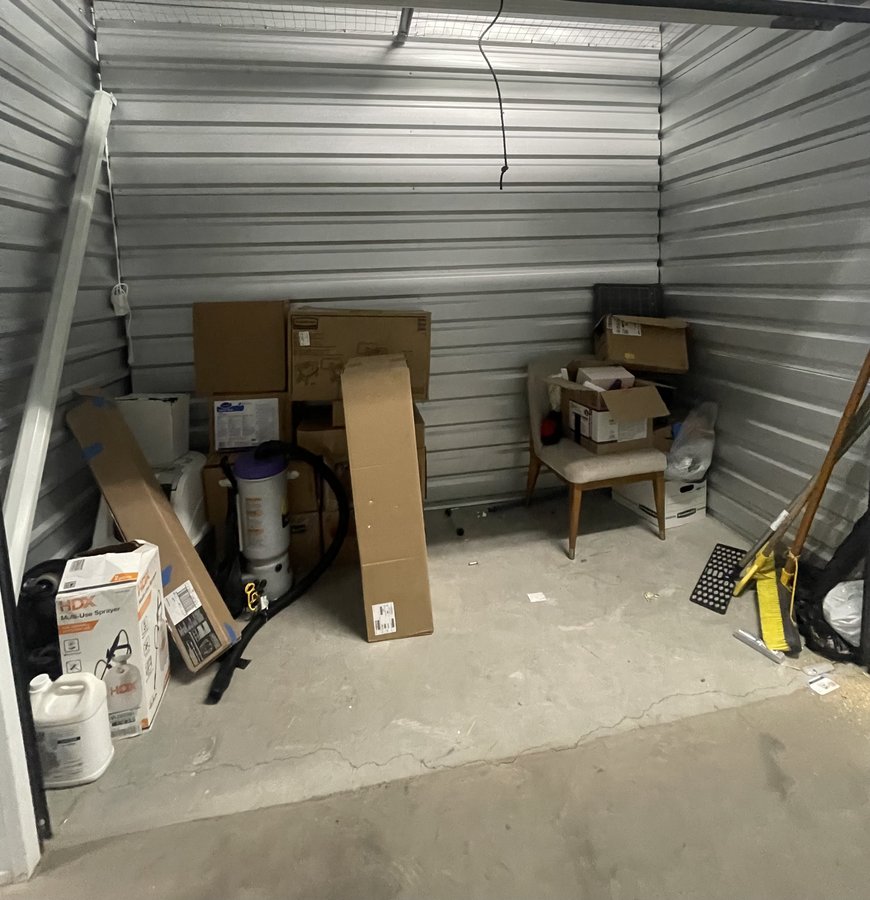 5 x 10 storage unit in Los Angeles, CA