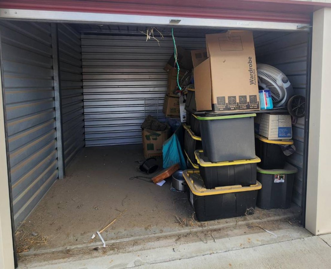 10 x 10 storage unit in Hesperia, CA