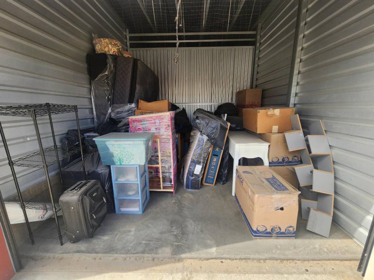10 x 10 storage unit in Hesperia, CA