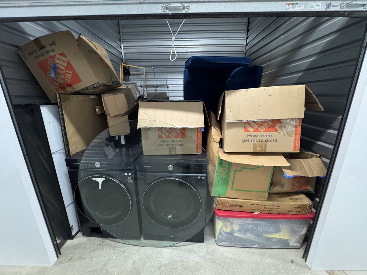 10 x 10 storage unit in Eastvale, CA
