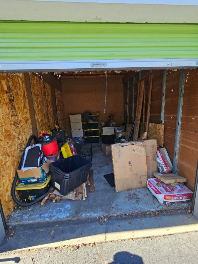 10 x 15 storage unit in Sacramento, CA