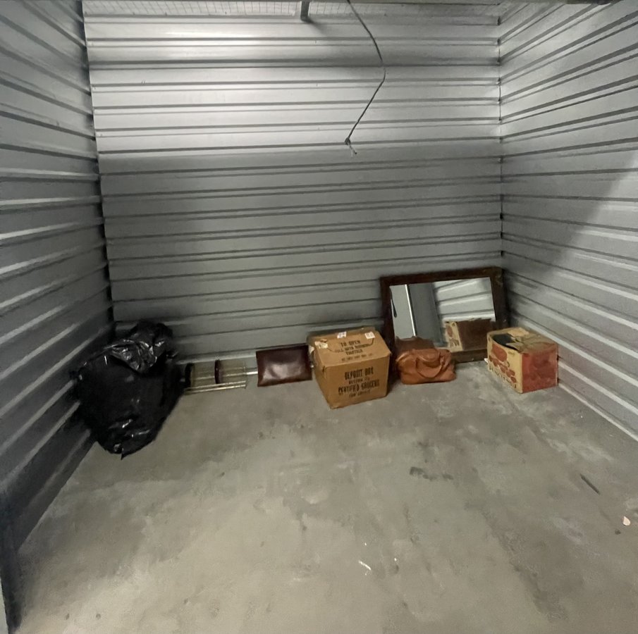 5 x 10 storage unit in Los Angeles, CA