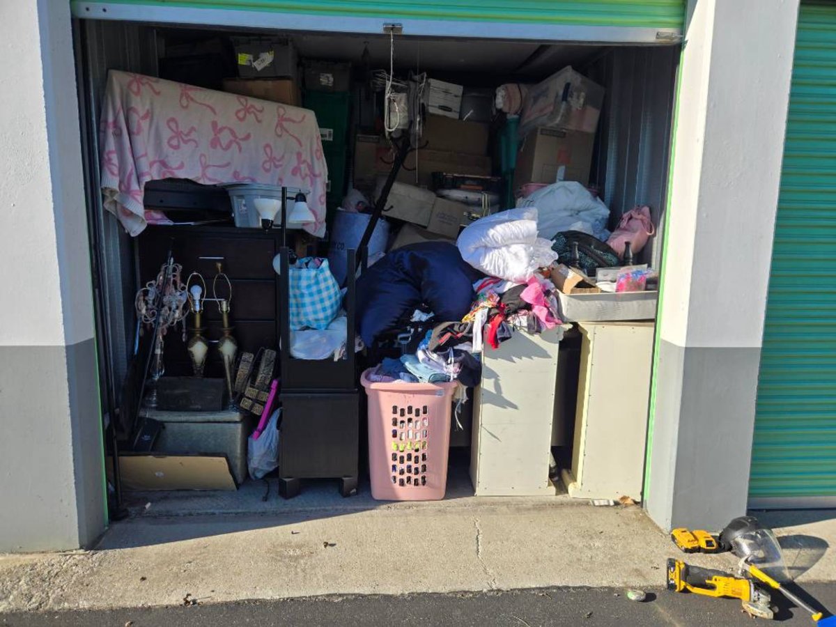 10 x 10 storage unit in Gilroy, CA