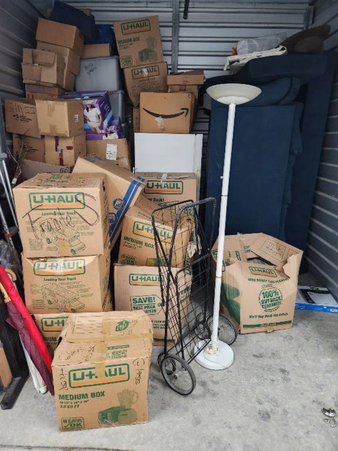 10 x 10 storage unit in Palmdale, CA