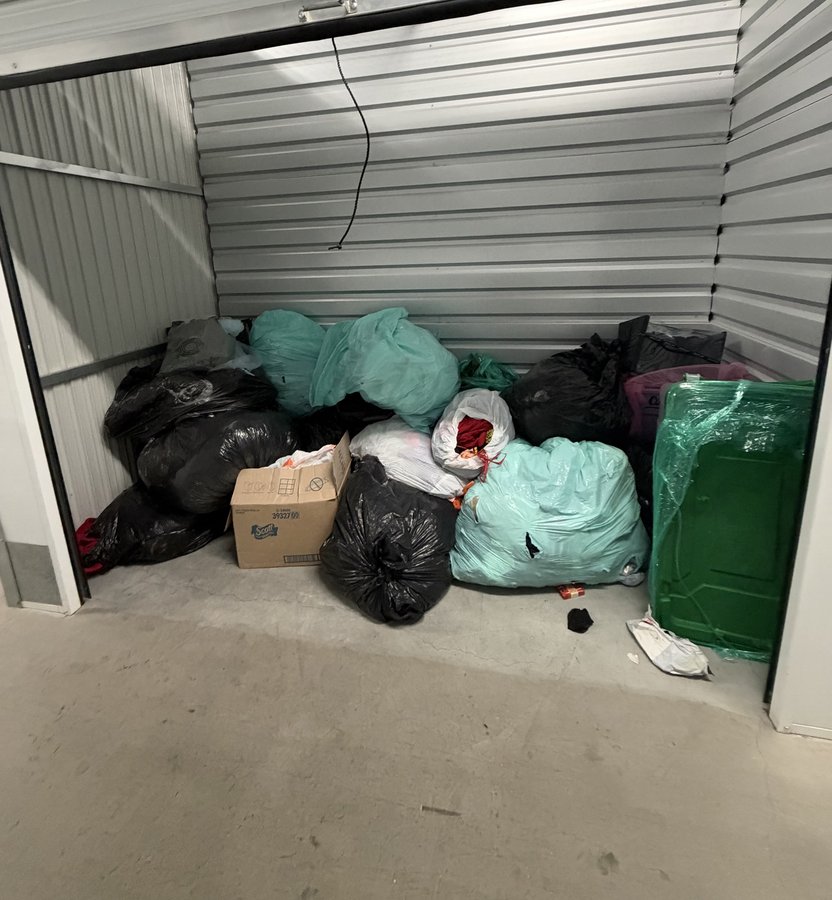 10 x 20 storage unit in Los Angeles, CA