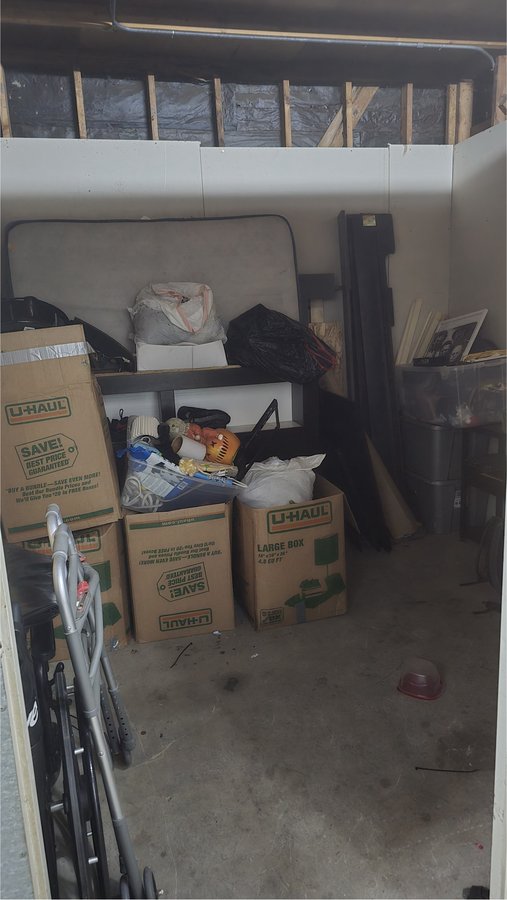 10 x 10 storage unit in Lynwood, CA