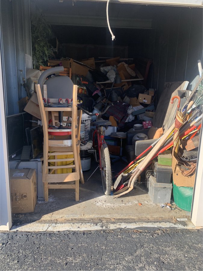 8 x 20 storage unit in Lancaster, CA