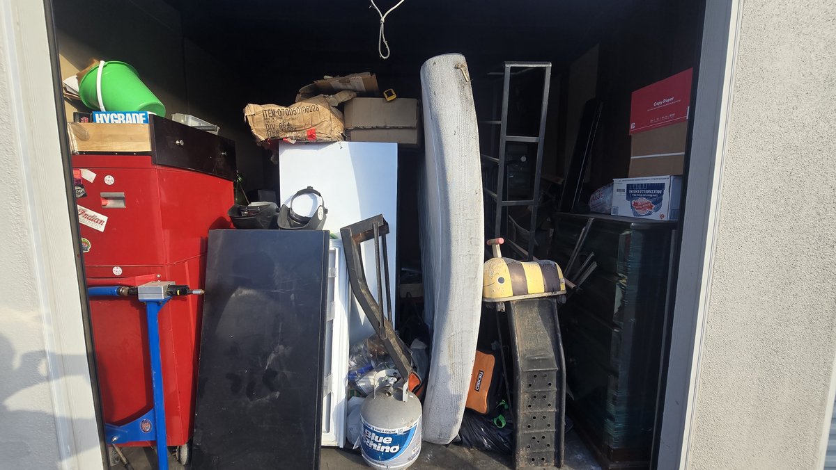 10 x 10 storage unit in Lynwood, CA