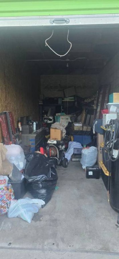 8 x 20 storage unit in Palm Springs, CA