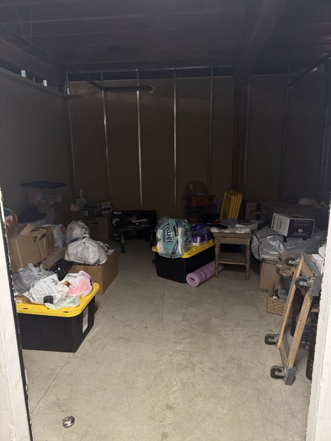15 x 15 storage unit in Studio City, CA