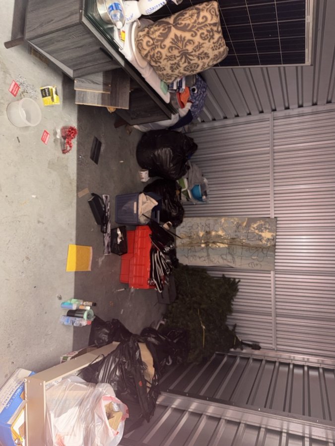 10 x 10 storage unit in Van Nuys, CA