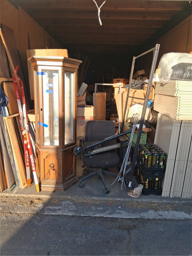 10 x 30 storage unit in Oakland, CA