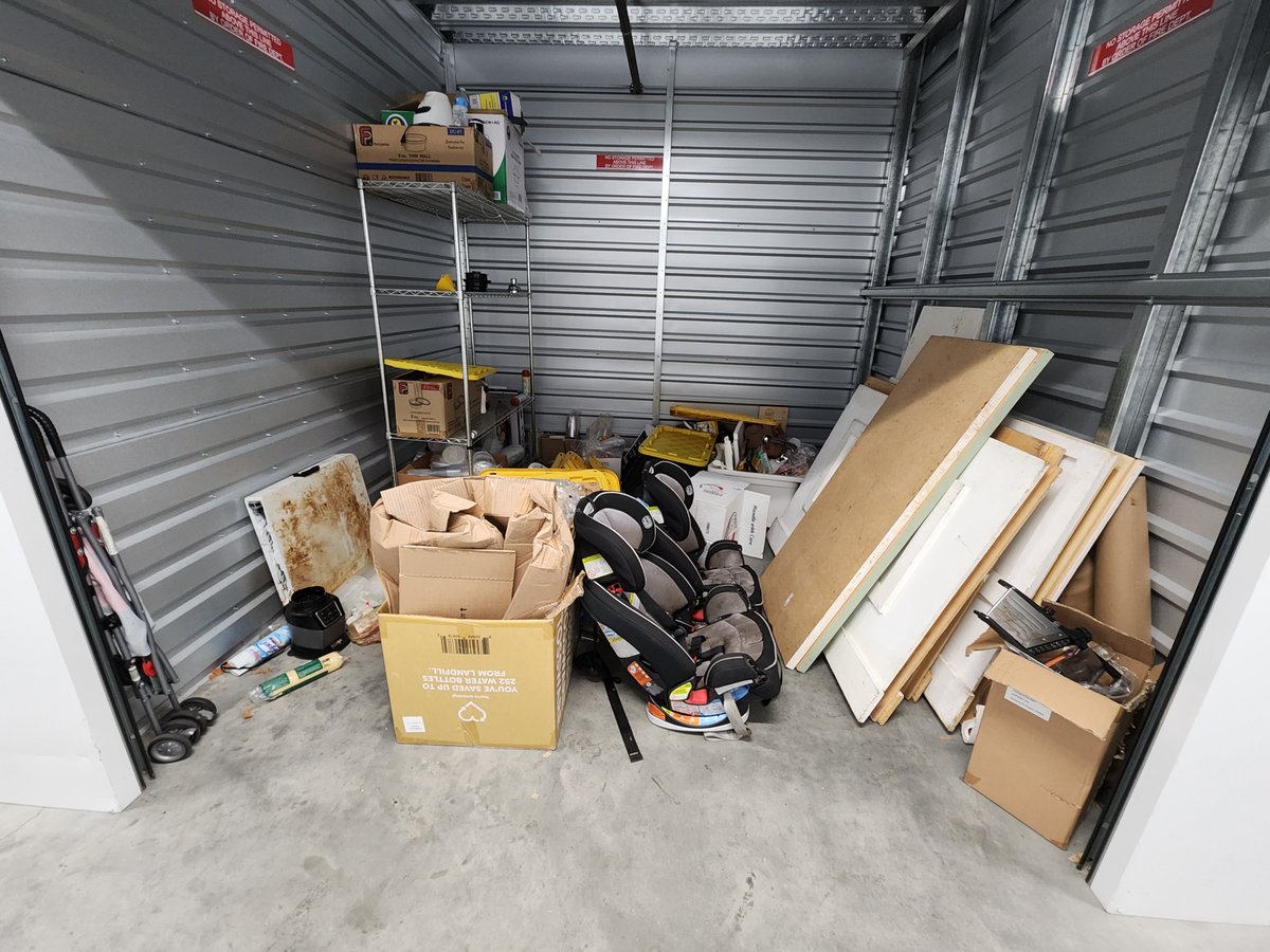 10 x 10 storage unit in Riverside, CA