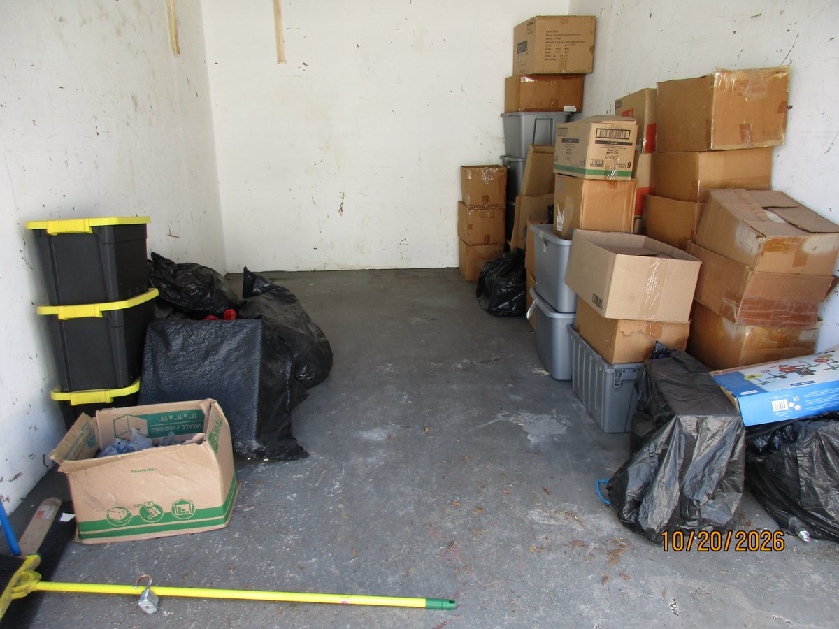 10 x 15 storage unit in Tampa, FL