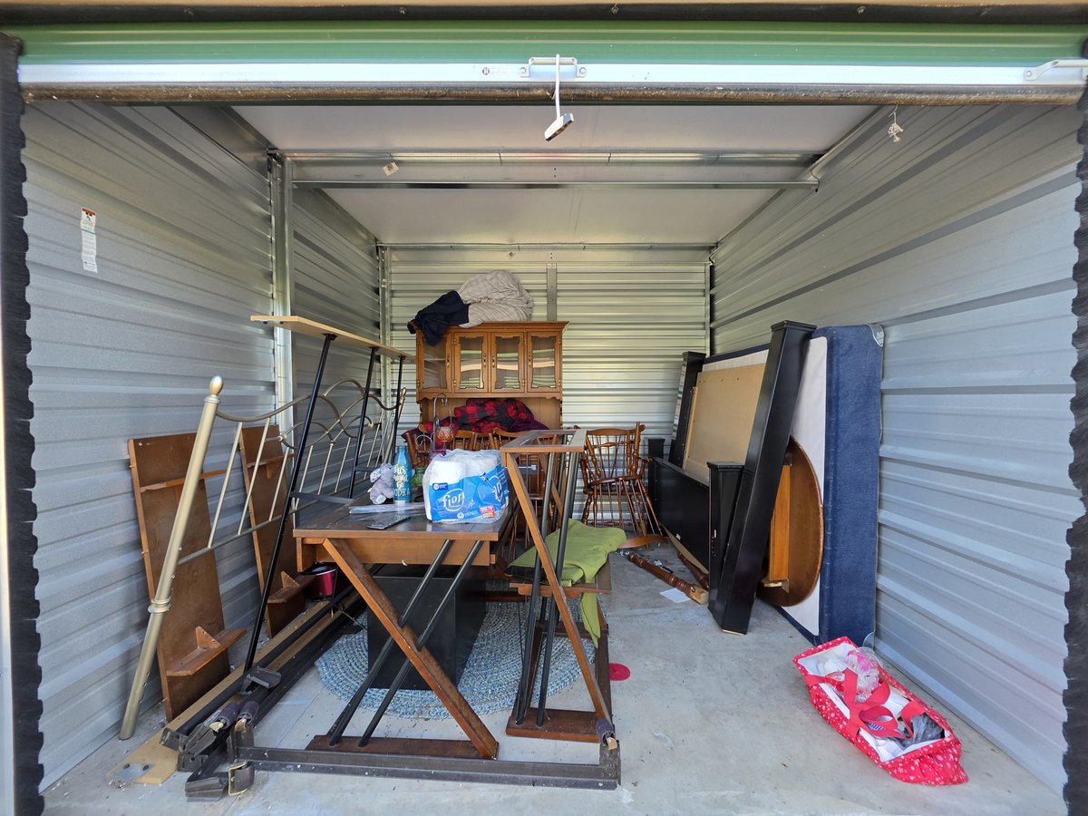 10 x 10 storage unit in Hannibal, MO
