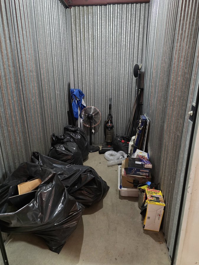5 x 10 storage unit in Ontario, CA