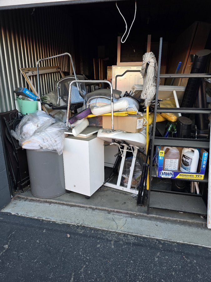 10 x 20 storage unit in Ontario, CA